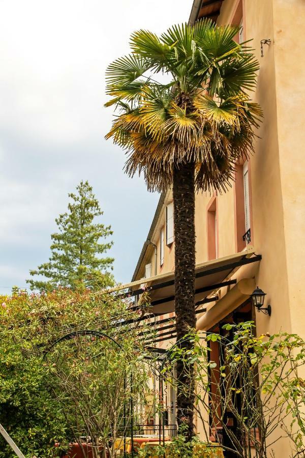 Hôtel Restaurant Les Touristes Vals-les-Bains Exterior foto